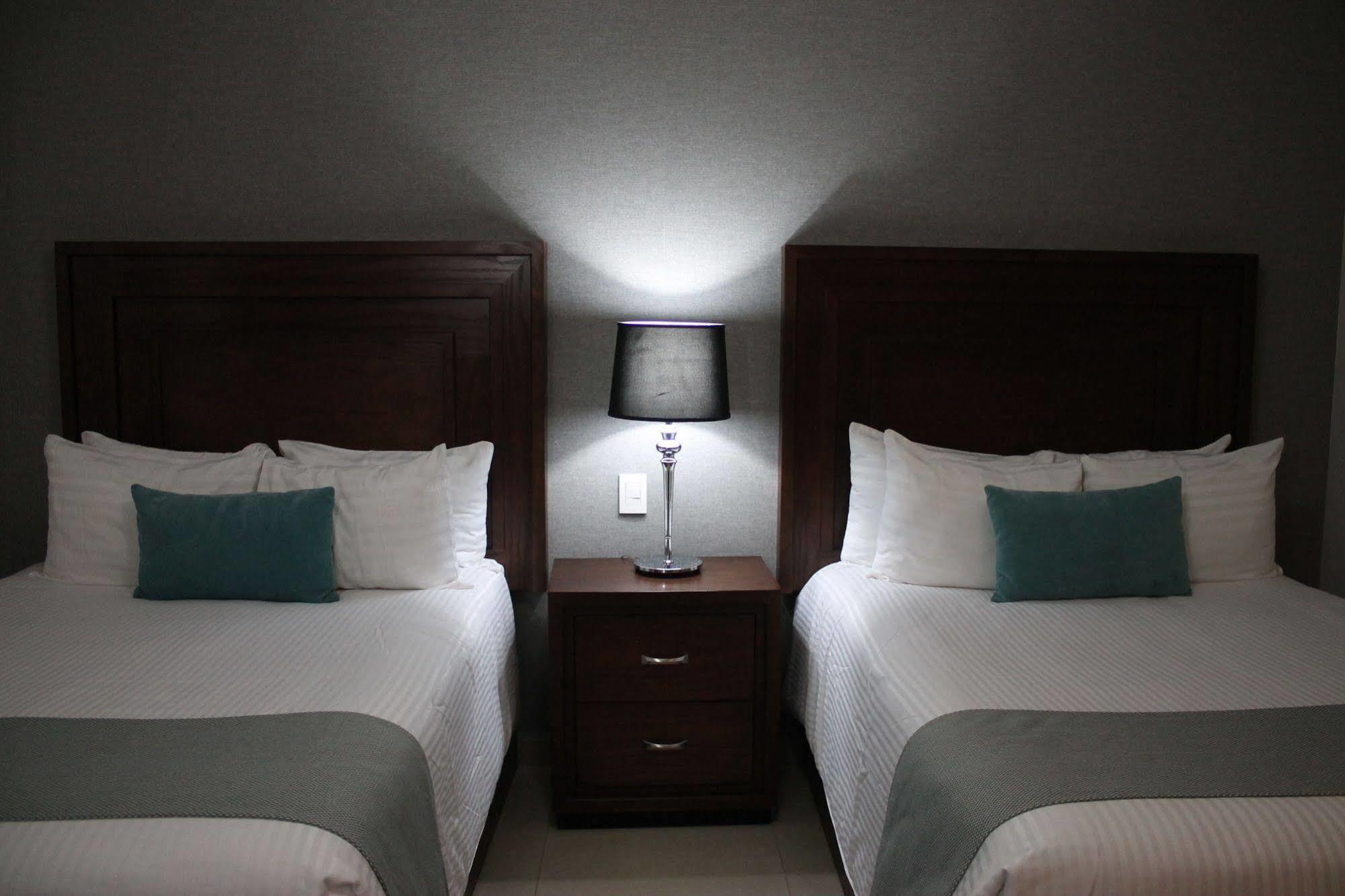 Hotel Suites Mexico Plaza Leon Campestre Экстерьер фото